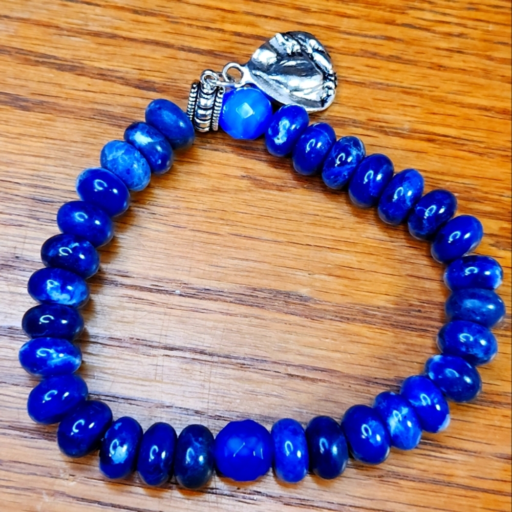 NWT Gorgeous Lazuli Lapis with golden charm Stretch Bracelet - Picture 2 of 3